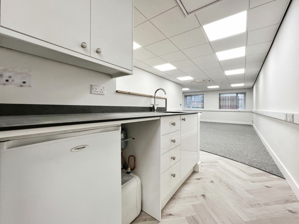 Luxury First floor office on Darwen Road, Bromley Cross, Bolton, BL7