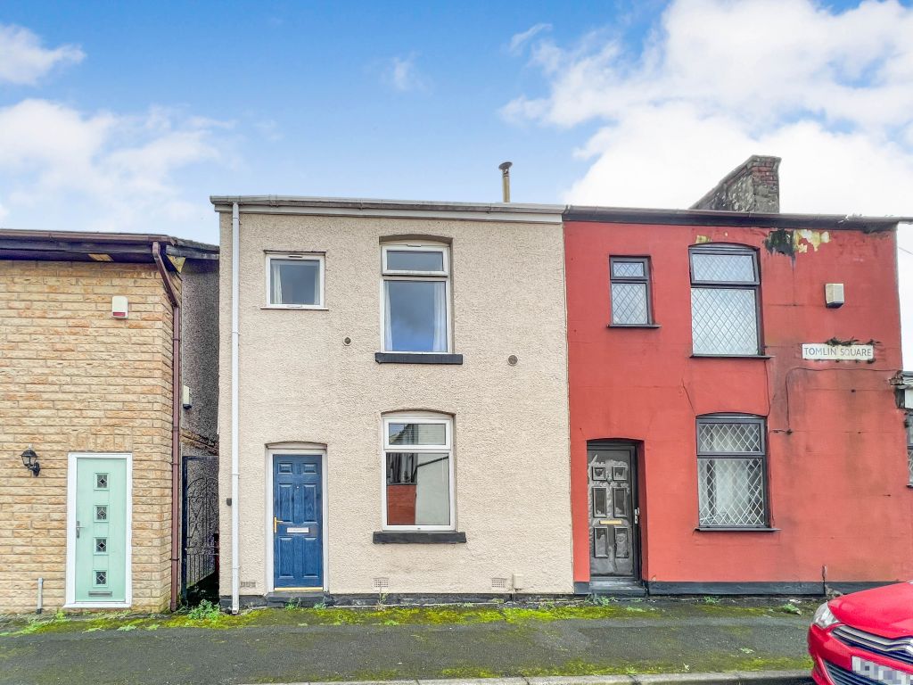 Tomlin Square, Tonge Fold