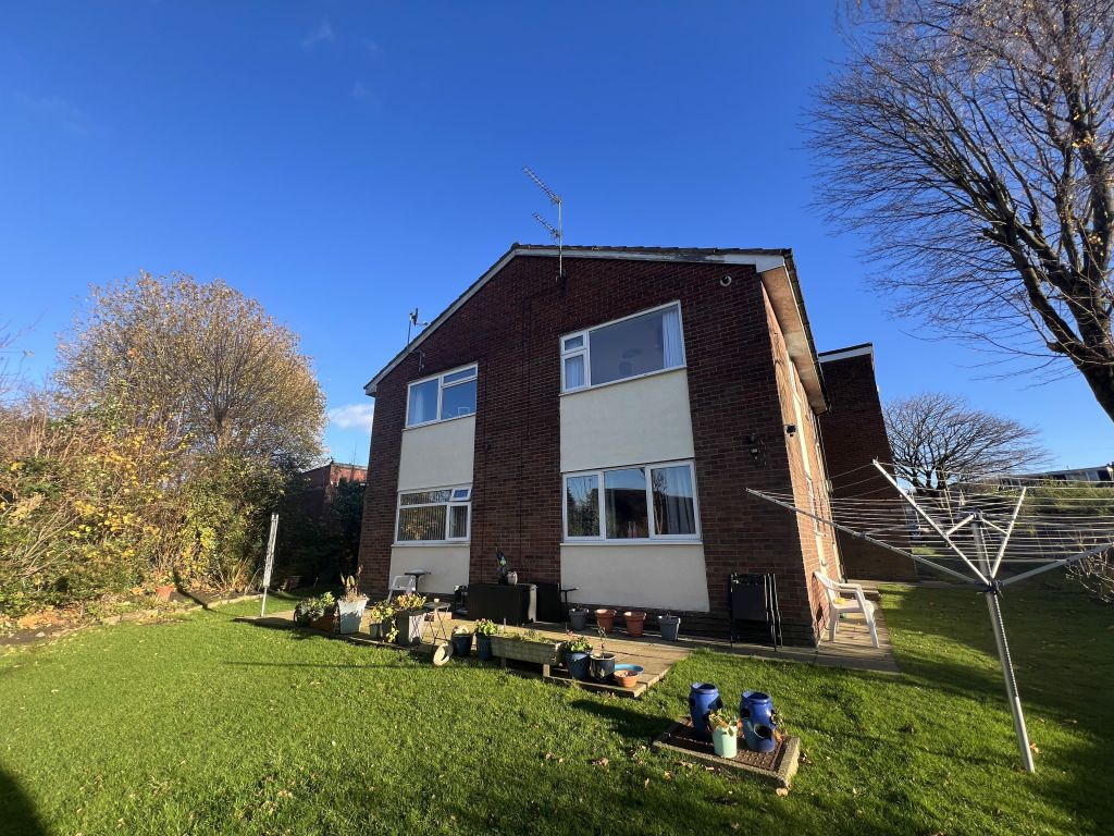 New Lane Court, Harwood