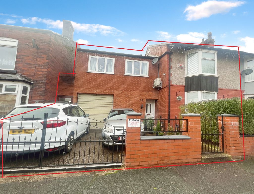Gregory Avenue, Breightmet, BL2 *WITH SELF CONTAINED ANNEXE*