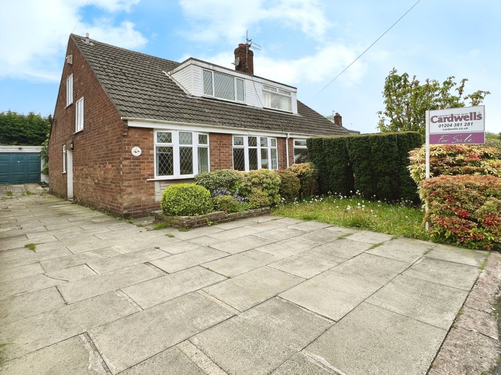 Lincoln Avenue, Little Lever