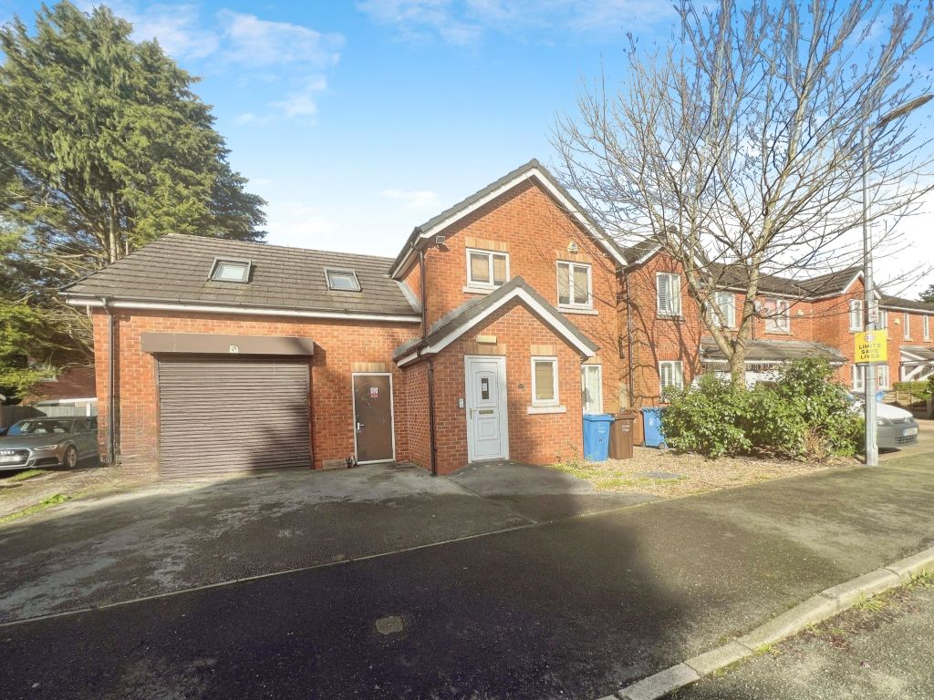 DETACHED OFFICE BUILDING WITH PARKING TO LET Morpeth Street, Swinton, Manchester
