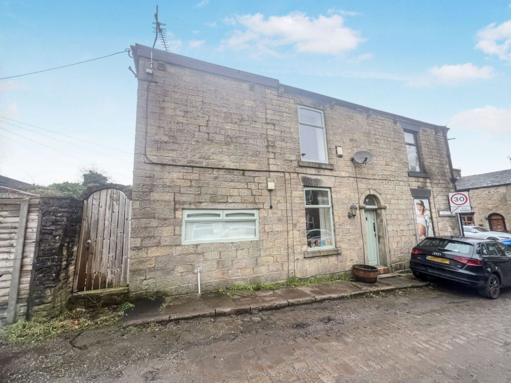 Makant Street, Halliwell