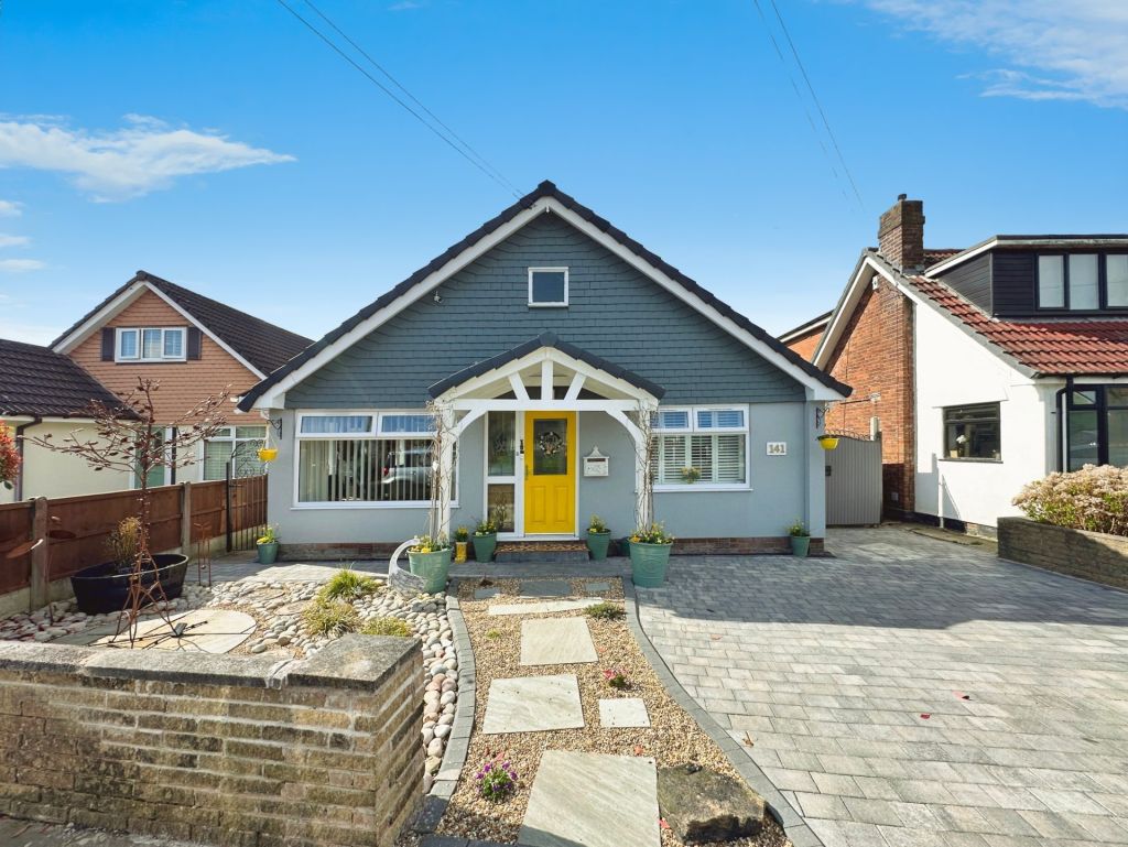 Cotswold Crescent, Bury