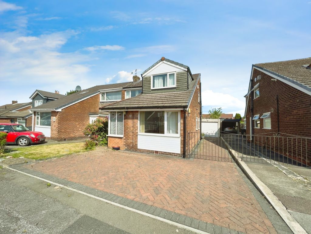 Duxbury Avenue, Little Lever