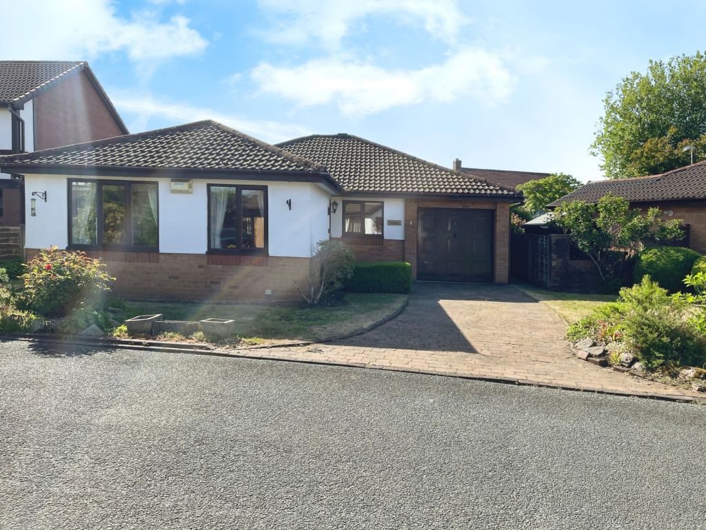 Berkeley Crescent, Radcliffe