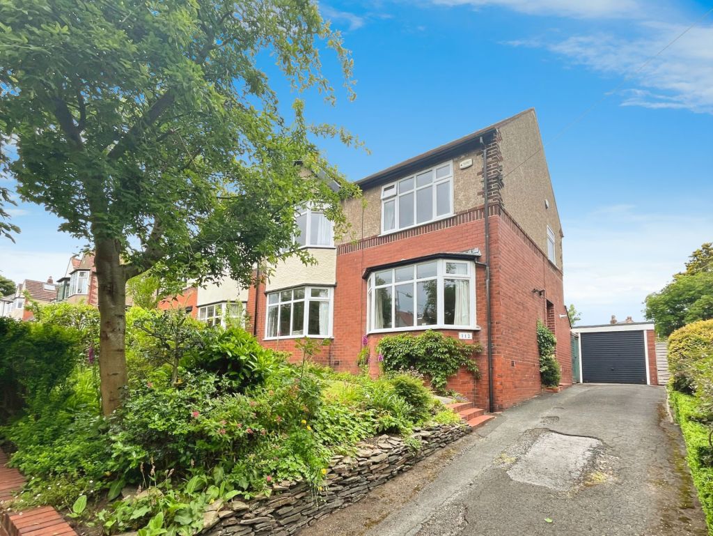 Albert Road West, Heaton