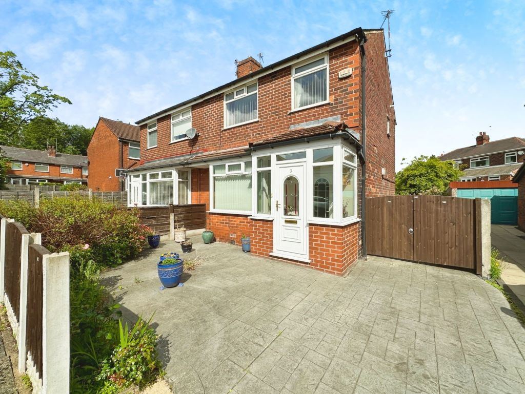 Thompson Avenue, Whitefield