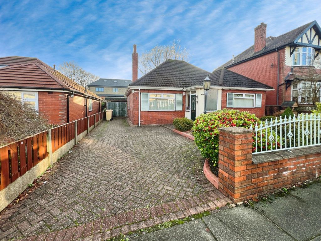 Holden Avenue, Sharples