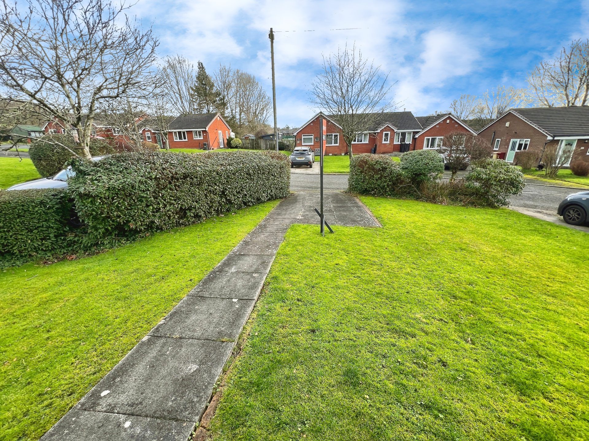 dab8c844 Front 20garden.jpg