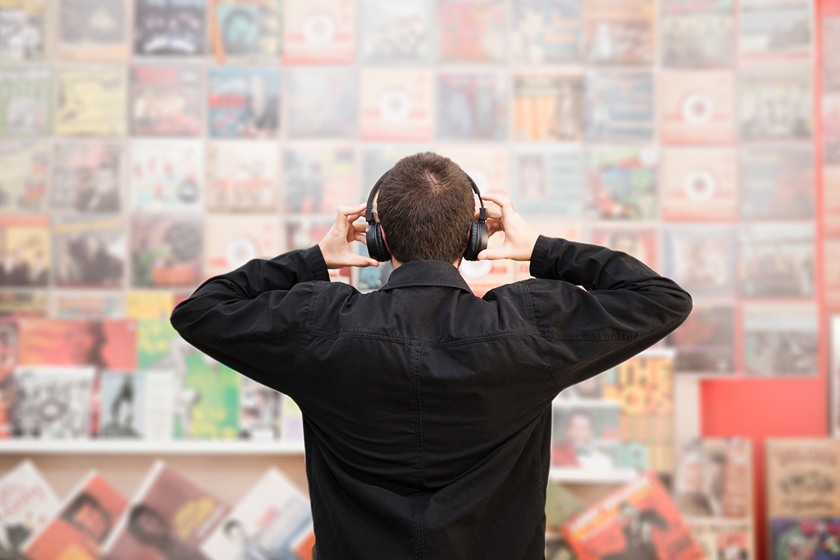 bury-estate-agent-steps-in-to-help-record-store-day-crowds