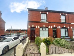 Dumers Lane, Radcliffe